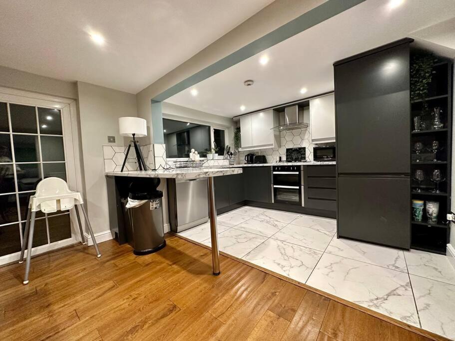 Stunning 5 Bed House In Chapel Allerton, Sleeps 9 利兹 外观 照片